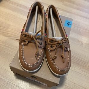 SPERRY firefish leather rainbow boat shoe